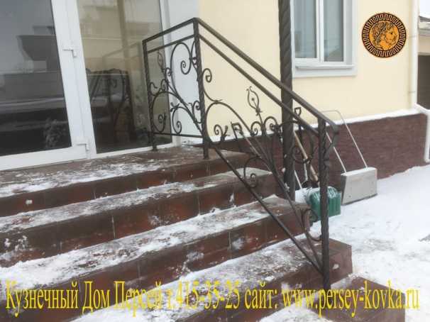 Кованые уличные ограждения на крыльцо 7