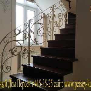 Кованые перила для лестницы в частном доме