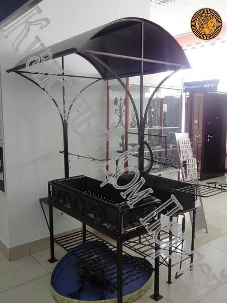 Кованый мангал с крышей 1