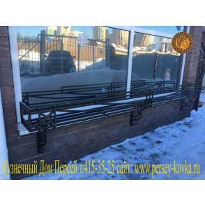 Кованая цветочница 10