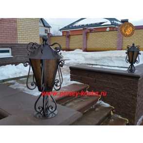Кованый фонарь на столбе 2