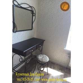 Зеркало в кованой раме, столик и стул 2