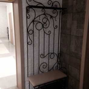 Кованая банкетка с вешалкой 3