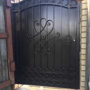 Калитка с элементами ковки 4