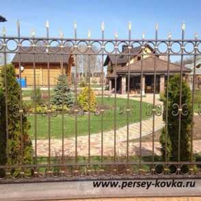 Ковано-кирпичный забор 1