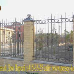 Ковано-кирпичный забор 13