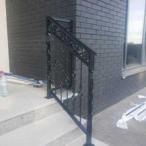 Кованые перила для лестниц на крыльцо 41