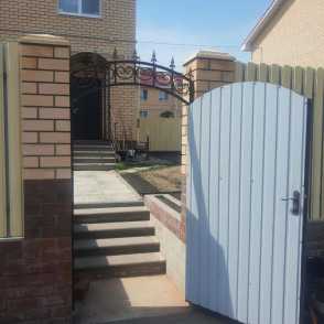 Ковано-кирпичный забор 40