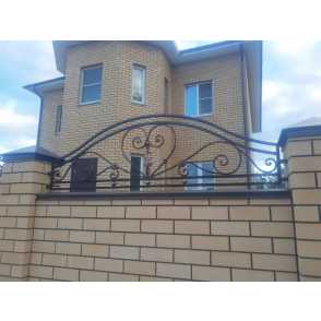 Ковано-кирпичный забор 30