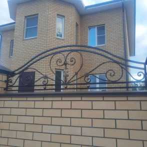 Ковано-кирпичный забор 30