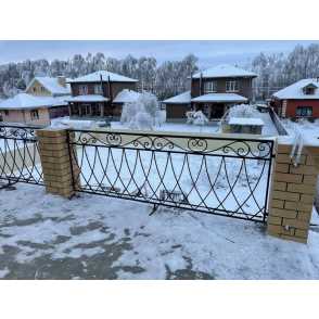 Ковано-кирпичный забор 31