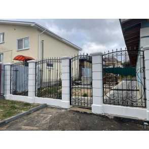 Ковано-кирпичный забор 33