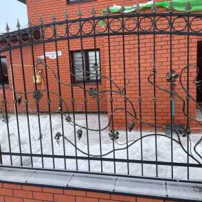 Ковано-кирпичный забор 26