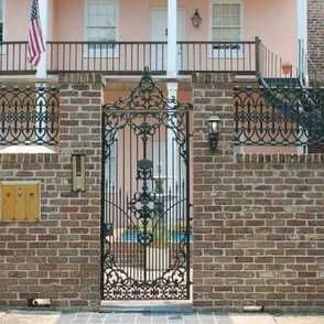 Ковано-кирпичный забор 24