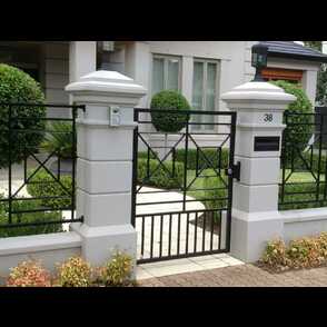 Кованый забор на бетонных столбах 8