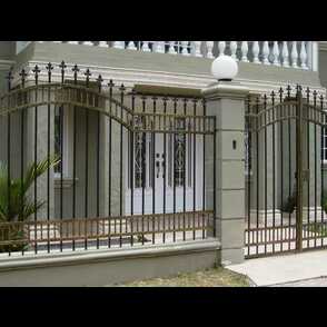 Кованый забор на бетонных столбах 9