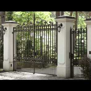 Кованый забор на бетонных столбах 10