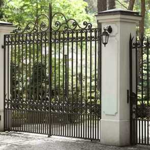 Кованый забор на бетонных столбах 10