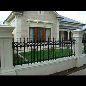 Кованый забор на бетонных столбах 12