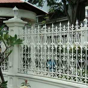 Кованый забор на бетонных столбах 14