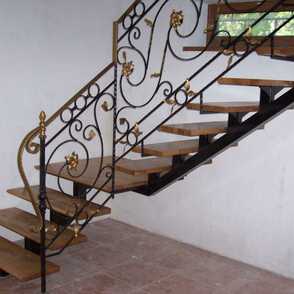 Кованая забежная лестница 1