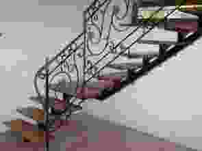 Кованая забежная лестница 1