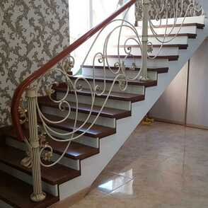 Кованая забежная лестница 6