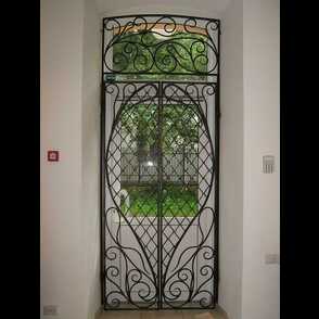 Кованая решетка на дверь 5