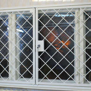 Решетка на окно распашная 26