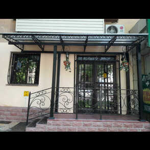 Кованый козырек для магазина 22