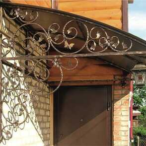 Угловой кованый козырек 64