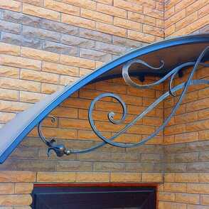 Угловой кованый козырек 68