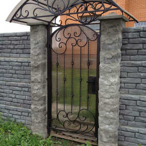 Кованый козырек для калитки 81