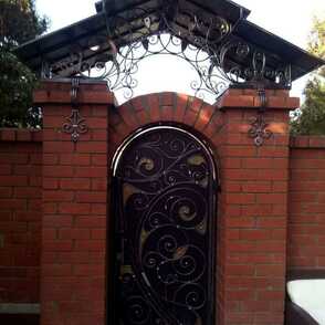 Кованый козырек для калитки 85