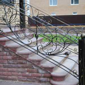 Кованые перила на крыльцо