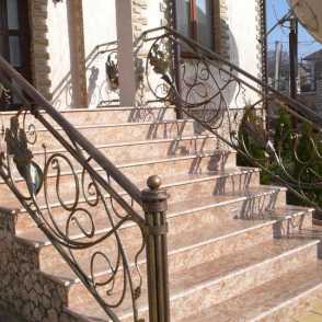 Кованые перила для лестниц на крыльцо 35