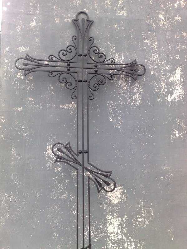 Православный кованый могильный крест. Холодный крест. Кованый крест из профильной трубы. Православный кованый могильный крест. Могильный кованый крест на двоих.