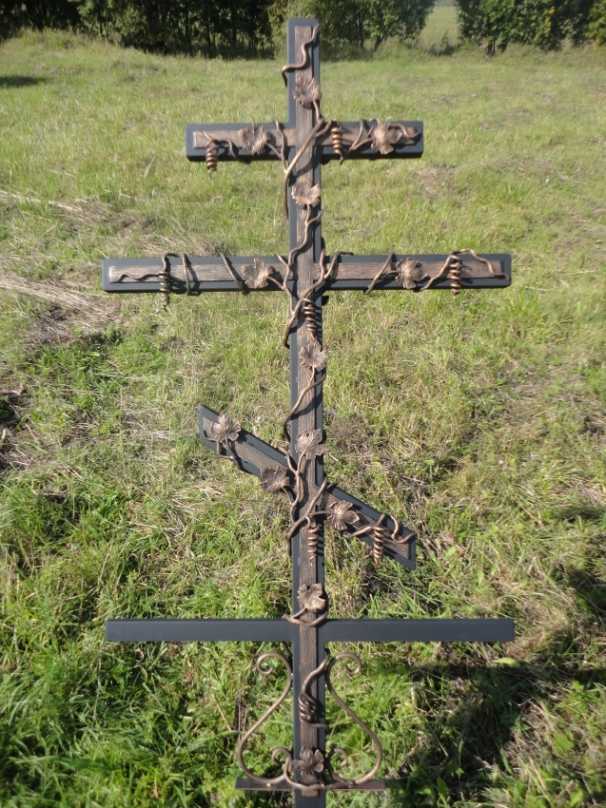 Крест на могилу из металла фото с кладбища