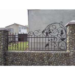 Кованый забор на бетонных столбах 1