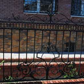 Ковано-кирпичный забор 7