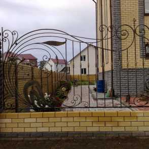 Ковано-кирпичный забор 8