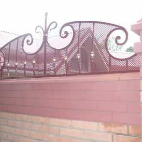 Кованый кирпичный забор 5