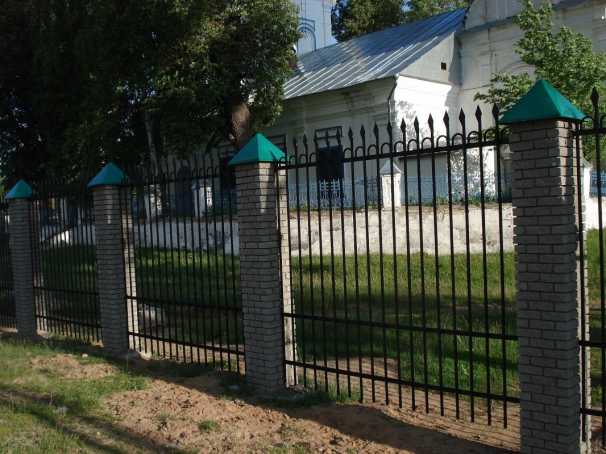 Ковано-кирпичный забор 10