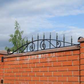 Кованый кирпичный забор 8
