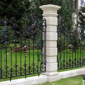 Кованый забор на бетонных столбах 6