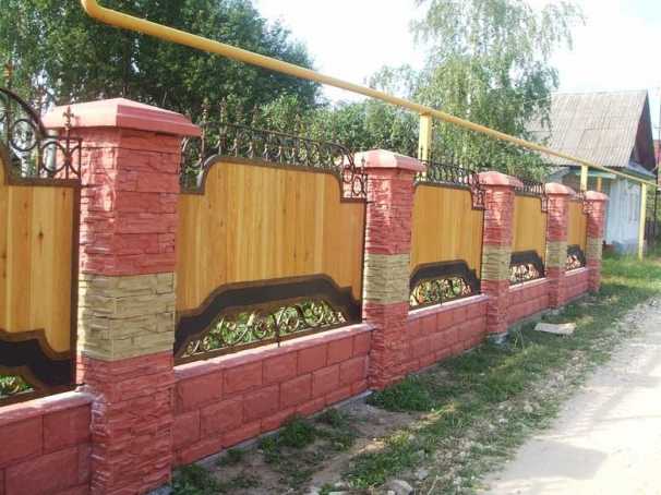 Кованый кирпичный забор 15