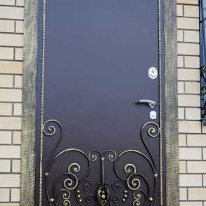 Кованая дверь с элементами ковки 4