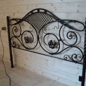 Кованое изголовье кровати 5