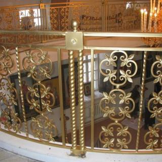 Кованые перила для лестницы в частном доме КД Персей Кованые перила для лестницы в частном доме КД Персей