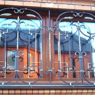 Фото кованых решёток на окна КД Персей